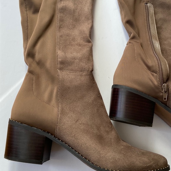 Boots - Picture 2 of 5